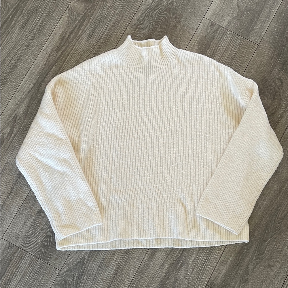 Abercrombie & Fitch Cream Ribbed Mockneck Sweater